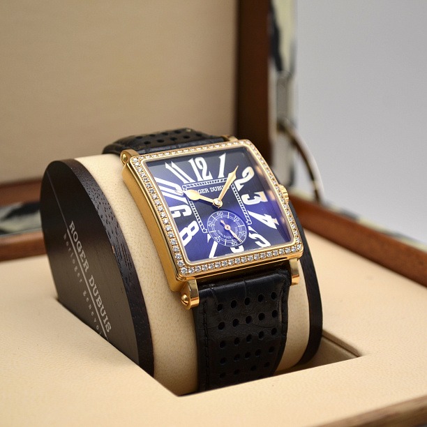  Golden Square 37 mm