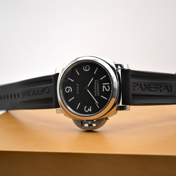 Luminor Base 8 Days 44 mm 