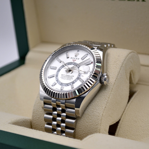  Sky-Dweller White Dial Jubilee 42 mm