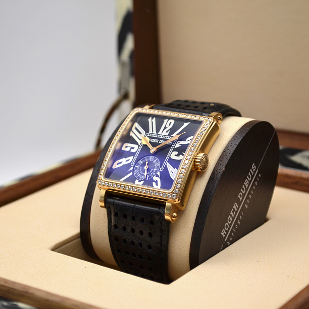  Golden Square 37 mm