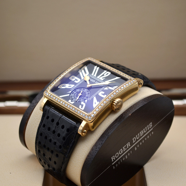  Golden Square 37 mm