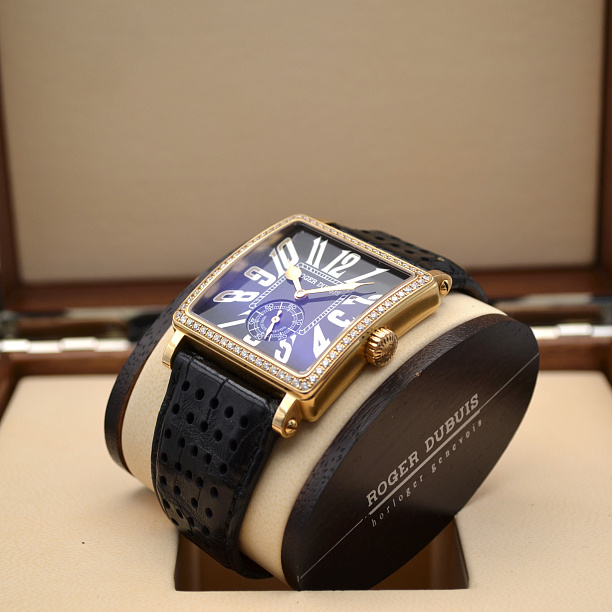  Golden Square 37 mm