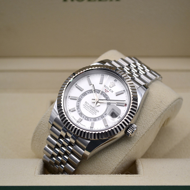  Sky-Dweller White Dial Jubilee 42 mm