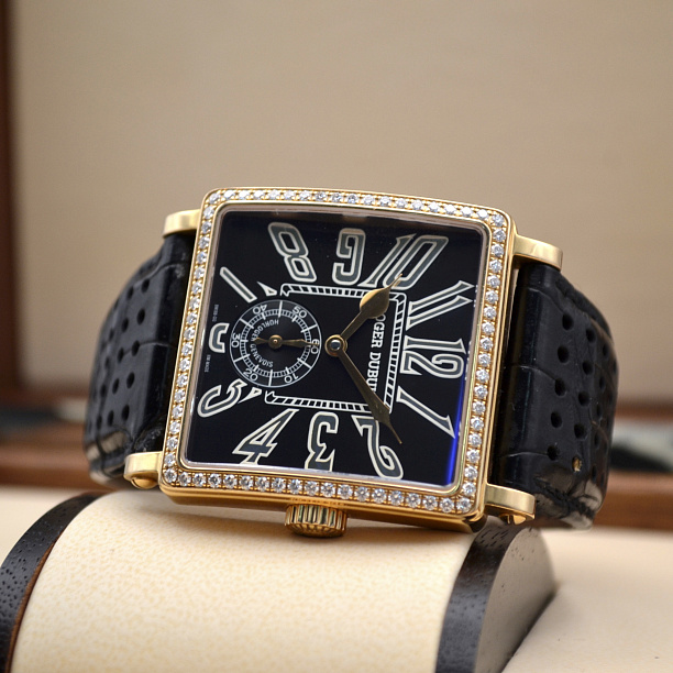 Golden Square 37 mm