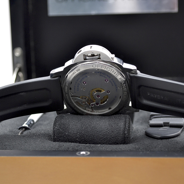  Luminor Base 8 Days 44 mm 