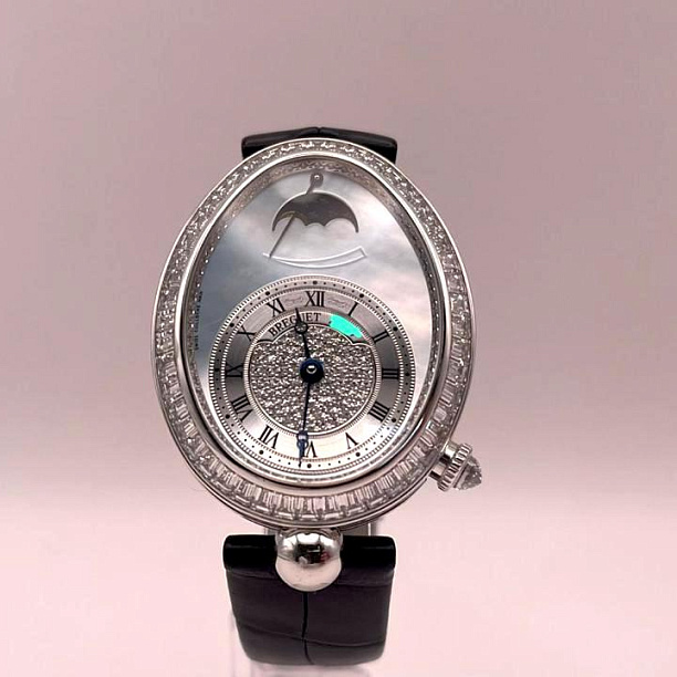  Reine de Naples Moon Phase