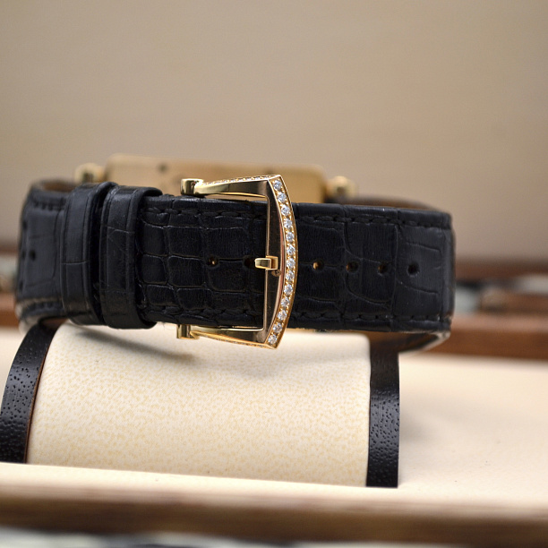  Golden Square 37 mm
