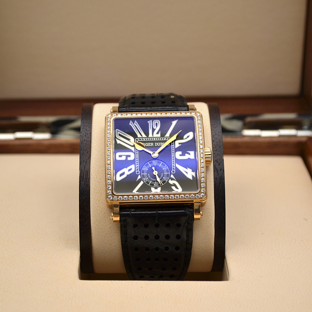  Golden Square 37 mm