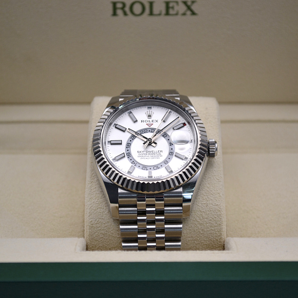  Sky-Dweller White Dial Jubilee 42 mm